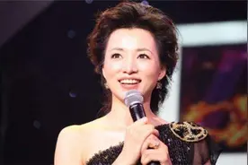 董卿含泪说出春晚“潜规则”，李咏生前为何不再上春晚主持图片
