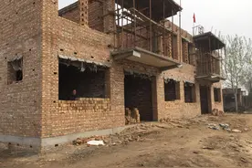美国是发达国家，他们为何不用混泥土建房子，是因为人工吗？图片