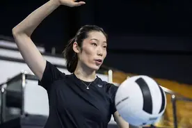 1秒十万美金起步！朱婷在超级碗局间广告中露脸，无愧排坛第一人图片