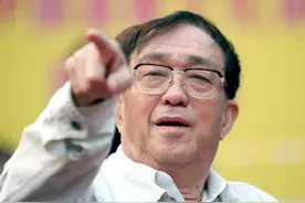 中国导演第一人，85岁去世却惨遭"网暴"，刘晓庆也莫名被牵连图片