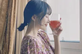 李小璐又美了！放弃嘻哈风变名媛范，给全世界女人上了一堂时尚课图片