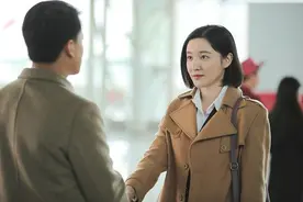 “老公带婆婆去旅行，竟让我在家带娃”：闺蜜一句话，警醒女人图片