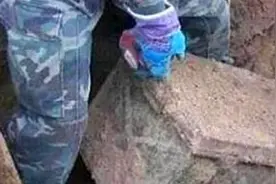 河北老汉下地干活，意外发现日军遗留木箱，打开一看后令人动容图片