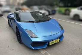 报价100W的兰博基尼盖拉多俩人排队购买？客户：先来后到图片