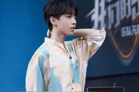 王俊凯最新LOOK图片