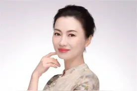 中南大学“诗歌女神”走红，才华与颜值俱佳，丈夫亦是文学院院长图片