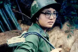老山女神刘亚玲：战场上立一等功，退伍后又被称为最美乡村医生图片