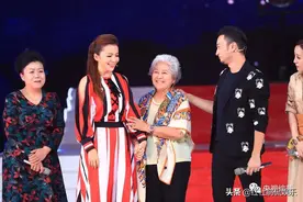 央视主持人与母亲：朱迅始终有遗憾、尼格买提最浪漫、张蕾很贴心图片