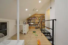 顶层带鸡肋阁楼怎么装？一个阁楼N种设计，入住后才知道有多香图片