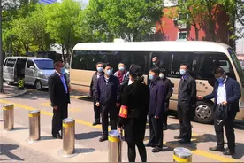 许红星到新港街考察督导新港中学复课开学图片