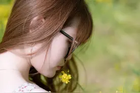 有些情，会在不经意间产生，守望着这一份美丽的相遇，相遇便是暖图片