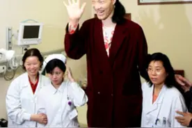 世界历史上的四位“高人”，最高竟有一层楼那么高！中国两人上榜图片