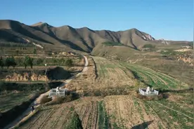 航拍唐德宗李适崇陵，嵯峨山太雄伟，日本有座山为此改名图片