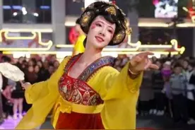 “不倒翁女孩”刷屏，女子好奇心起，体验一把致腰椎骨折图片