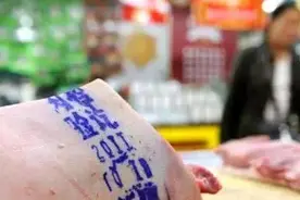 买猪肉，盖“红章”和盖“蓝章”啥区别？很多人不懂，难怪总买错图片