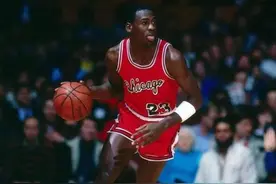 NBA仅6位新秀，在菜鸟赛季就当上老大，幼詹用了22场，他用了三场图片