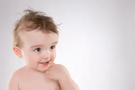 爱吃手的孩子更聪明？真的是这样！孩子爱吃手的4个原因要了解图片