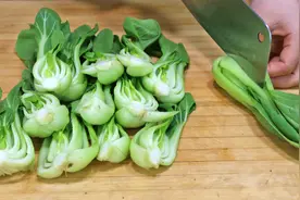 青菜好吃有诀窍，别再直接炒了，学会这样做，比吃红烧肉还解馋图片