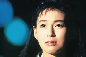 54岁铃木保奈美离婚了：丈夫控制欲极强，23年婚姻一地鸡毛终解脱图片