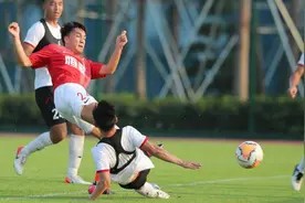 揭秘19岁帕尔曼江，恒大足校又产好苗子，曾狂轰16球戏耍日本球员图片