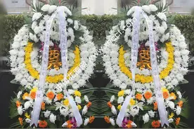 丧礼赠花圈花篮：花圈花篮选妥当的赠送方式图片