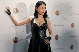 吊带连衣裙穿搭tips，“性感女王”徐冬冬教你穿，让你又纯又欲图片