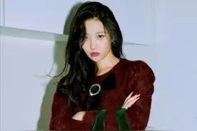 建议皮肤黄的女性，秋冬天多穿这4个“高级色”，时髦显白还减龄图片
