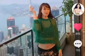 37岁晶女郎露脐大跳热舞，身材火辣凹凸有致，刚结束11年婚姻图片