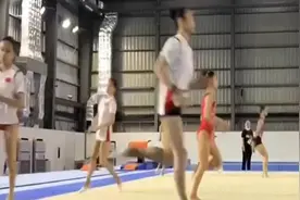 一天两练！中国体操女队亮相训练场图片