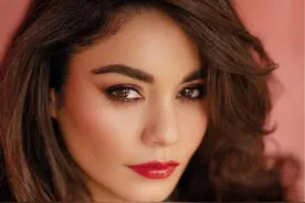 凡妮莎·哈金斯（Vanessa Hudgens）一组写真图片
