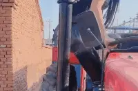 搞笑GIF：小皮裤拖拉机，姑娘干活不是吹牛逼图片