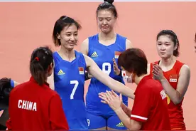 郎平卸任，李盈莹最先送祝福，奥运女排12人仅王梦洁保持沉默图片