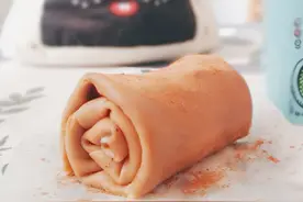 适合烘焙新手的高颜值治愈系甜品，少女心“毛巾卷”图片