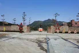 广东省惠来县五福田村：腊腊党旗红 旧村添新绿图片