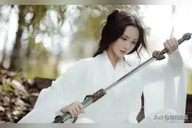 彭小苒被称“没资源”，2部待播剧合作3位男神，又进组献礼剧图片