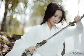 彭小苒被称“没资源”，2部待播剧合作3位男神，又进组献礼剧图片