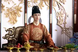 《与君歌》首播，收视夺冠，差评不少，典型的网改剧，优缺点并存图片
