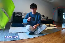 何炅首次曝光家中内景，极简风格显空旷，和李维嘉的家成鲜明对比图片