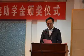 “贫困生买3000的鞋过分吗”？学生在网上诉苦，却被网友无情拆穿图片