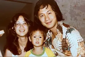 人生赢家许冠杰，婚姻走过49年甜蜜如初，珍贵三代同堂照片曝光图片