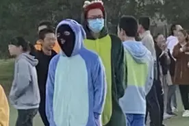 睡什么睡，都给我起来做早操图片
