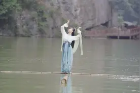 看完这波轻功水上漂，才知道什么叫真正的高手图片
