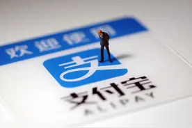 “支付宝崩了”频上热搜，年轻人最担心的是余额宝里的钱回不来图片