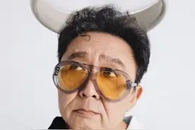 抽烟喝酒爱烫头的于谦，又加了一项爱好：穿李宁图片