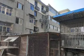 镇江一楼居民房漏水与二楼鸽子笼有关？两家各执一词图片