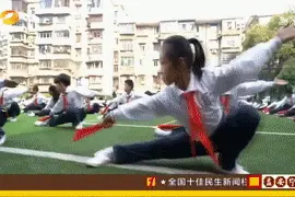 武术课上那个穿“烂鞋”的小女孩，走上了全国的舞台图片