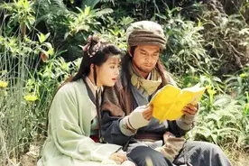 冰雪聪明的阿朱为何非要选择死于挚爱之手，让萧峰生无可恋图片