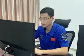 “小时候，喜欢追着遥控汽车跑；没想到，长大了竟成了追火箭的人。”图片