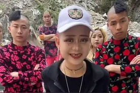 贵州出了个“精神小妹”，网友看了尴尬，本地人看了连忙道歉图片