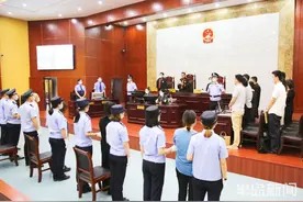跟踪、堵门、拉横幅、烧纸，黄岛法院依法判决一起“软暴力”催债团伙图片